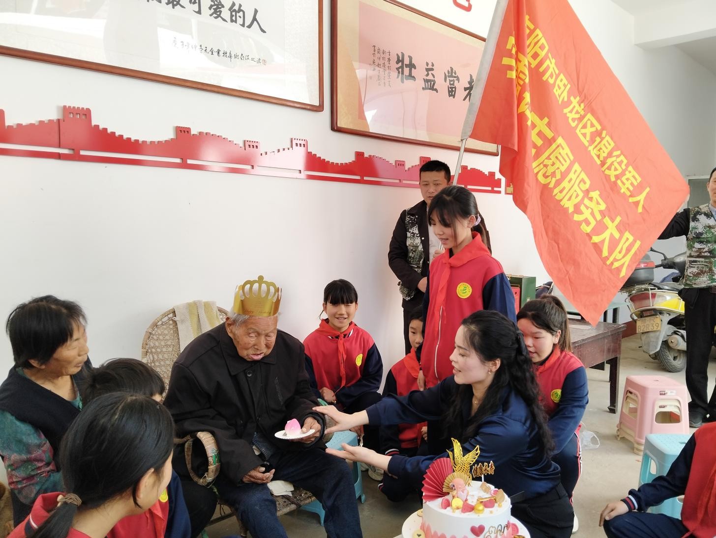 南阳市卧龙区:致敬不朽功勋 传承英雄精神 南阳市卧龙区:致敬不朽功勋 传承英雄精神