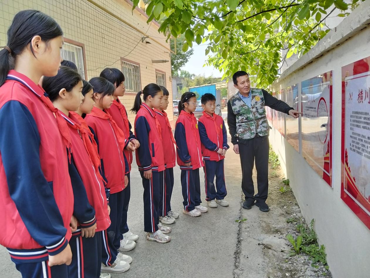 南阳市卧龙区:致敬不朽功勋 传承英雄精神 南阳市卧龙区:致敬不朽功勋 传承英雄精神