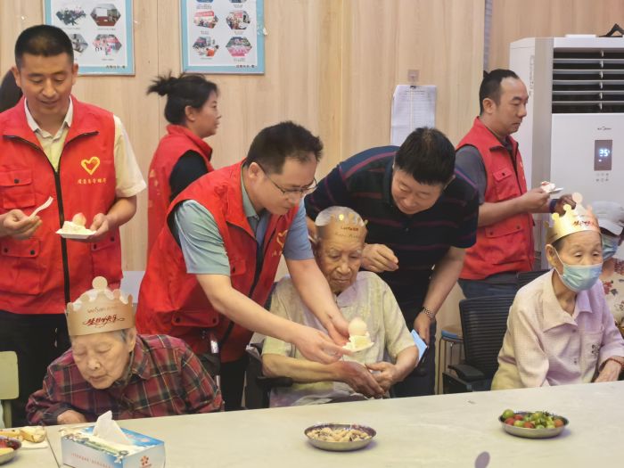 省应急管理厅组织开展“共庆生辰乐 情暖夕阳红”集体生日会活动 省应急管理厅组织开展“共庆生辰乐 情暖夕阳红”集体生日会活动