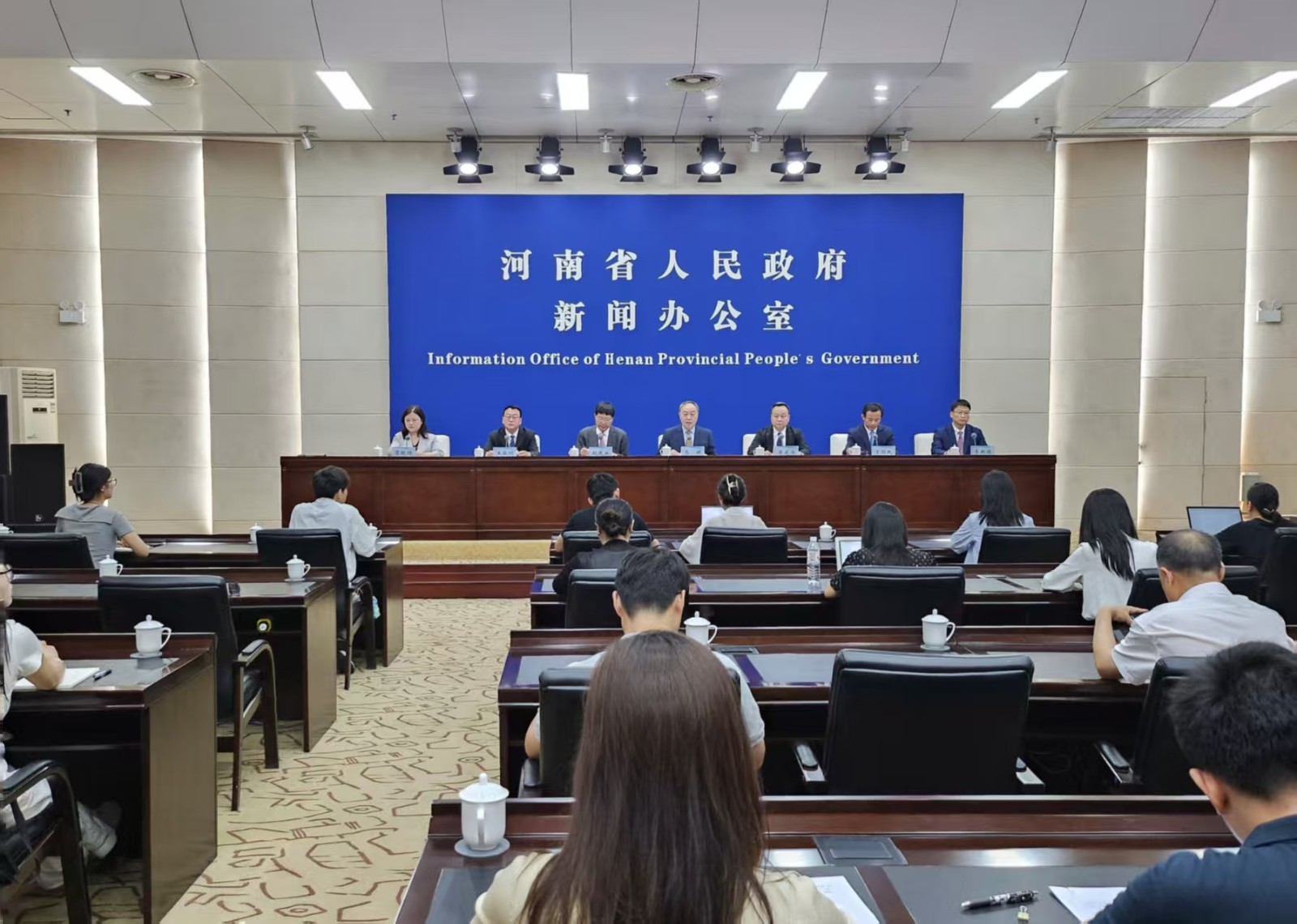 河南省推进2025年下半年经济持续向上向好新闻发布会 河南省推进2025年下半年经济持续向上向好新闻发布会