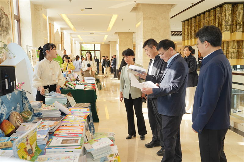 河南省第四届青少年学生读书行动暨河南省中小学书香校园建设现场会举行