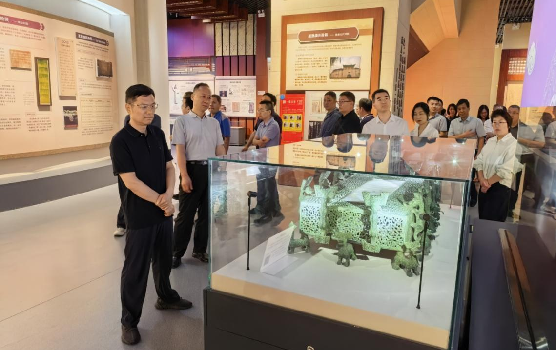 以案为鉴鸣警钟 正心固本筑防线 <br>——我厅党员干部赴河南廉政文化教育馆开展警示教育活动 以案为鉴鸣警钟 正心固本筑防线 <br>——我厅党员干部赴河南廉政文化教育馆开展警示教育活动