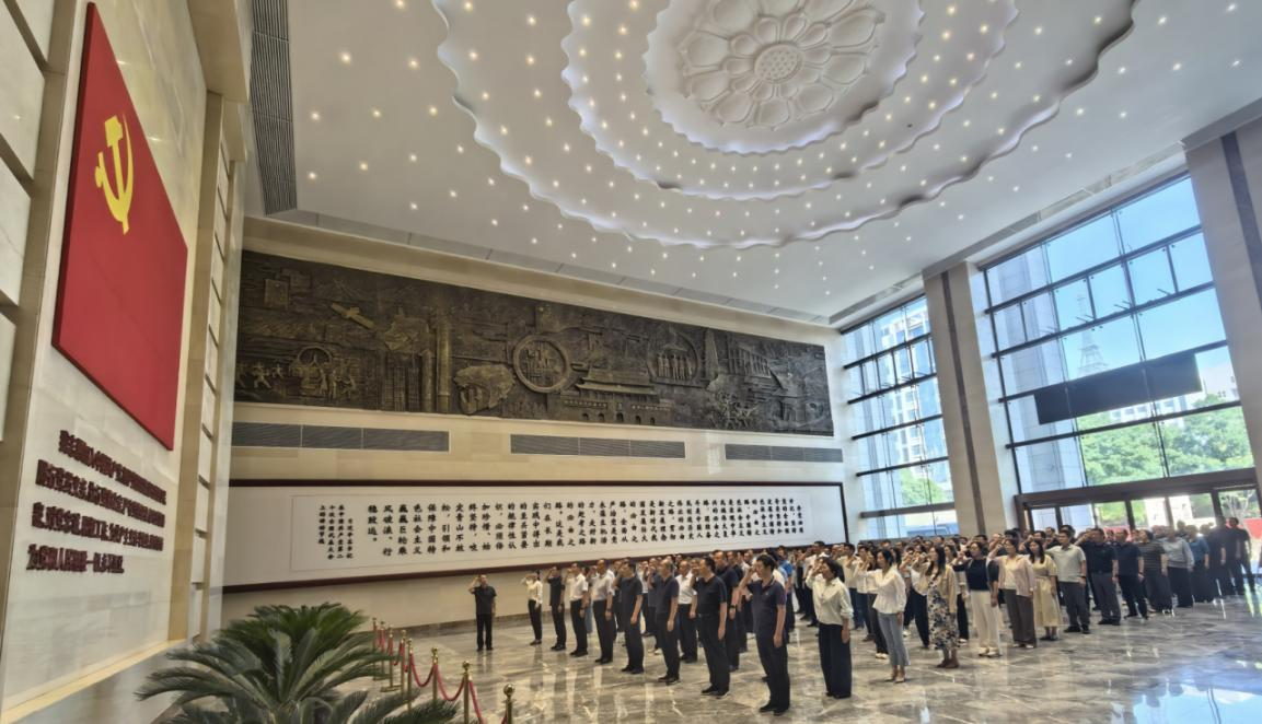 以案为鉴鸣警钟 正心固本筑防线 <br>——我厅党员干部赴河南廉政文化教育馆开展警示教育活动 以案为鉴鸣警钟 正心固本筑防线 <br>——我厅党员干部赴河南廉政文化教育馆开展警示教育活动